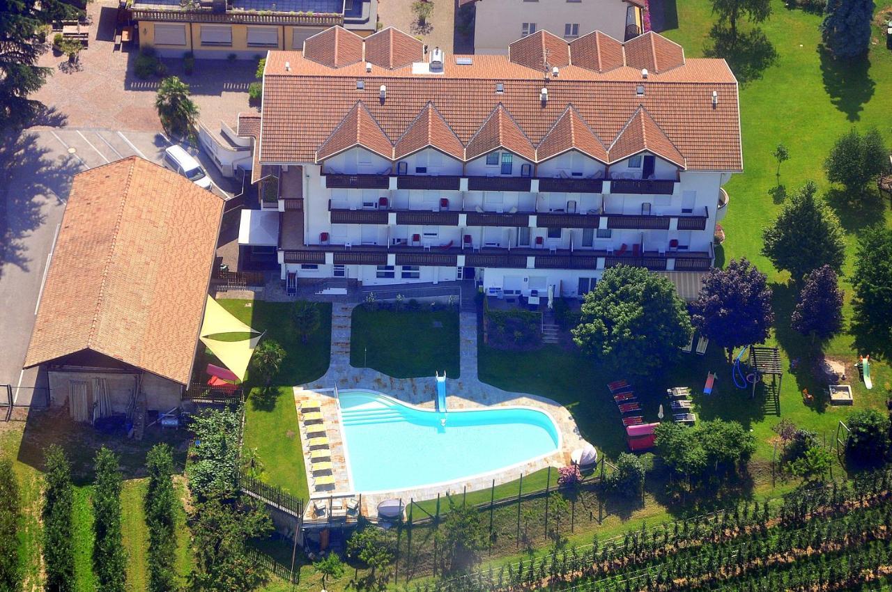 Hotel Garni Gruener Baum Laives Exterior foto