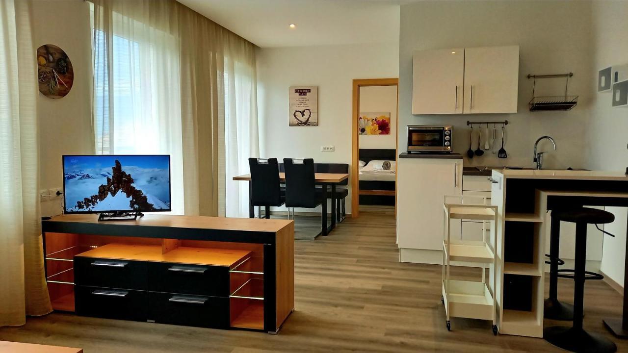 Hotel Garni Gruener Baum Laives Exterior foto
