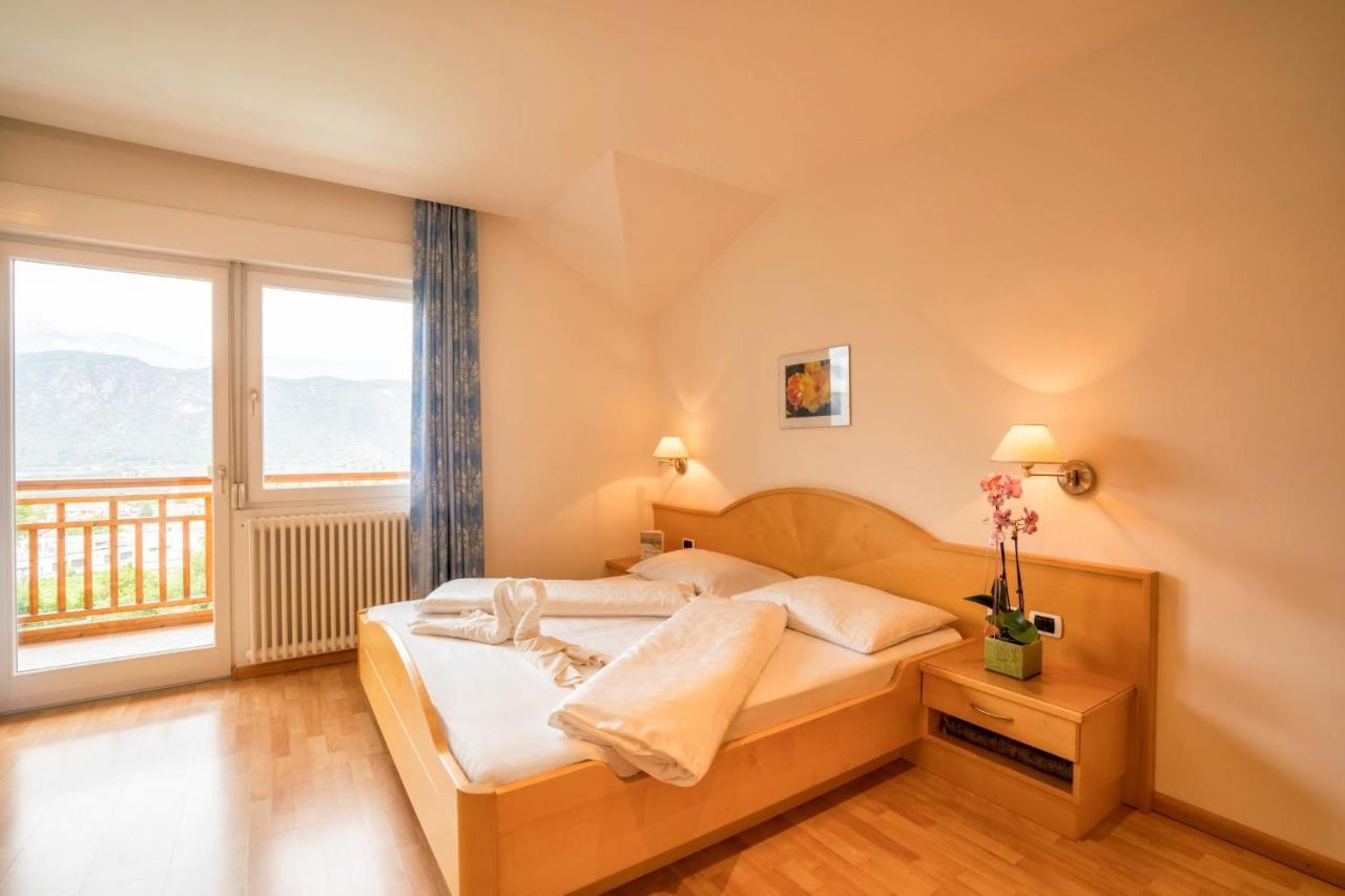 Hotel Garni Gruener Baum Laives Exterior foto