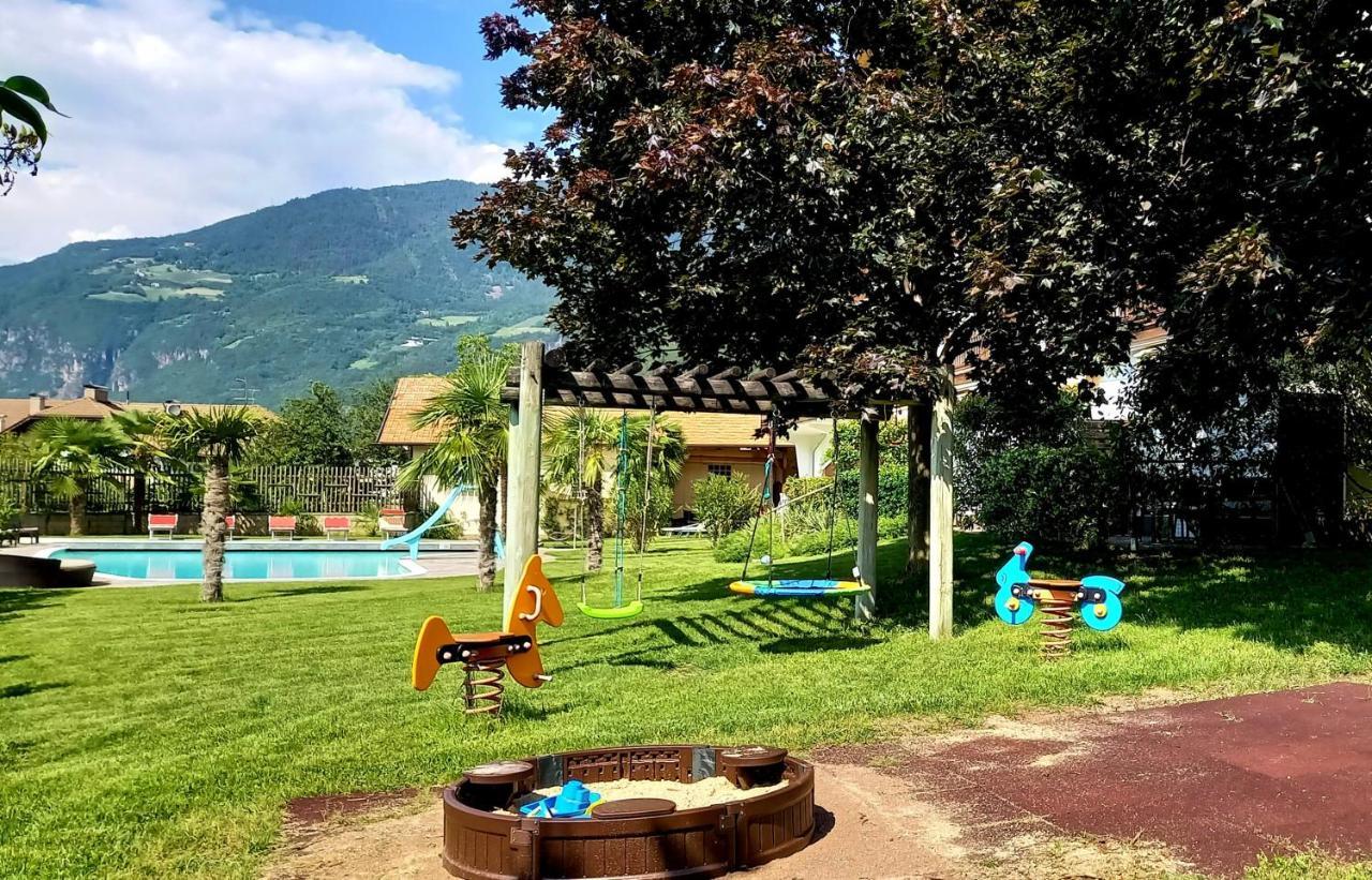 Hotel Garni Gruener Baum Laives Exterior foto