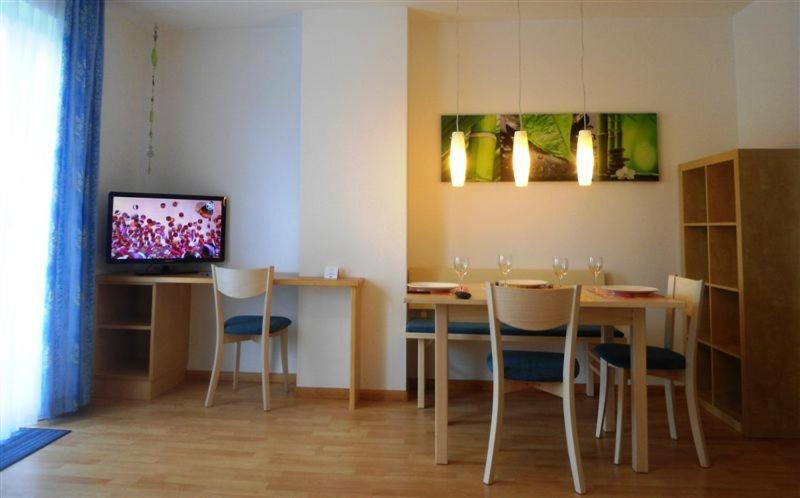 Hotel Garni Gruener Baum Laives Exterior foto