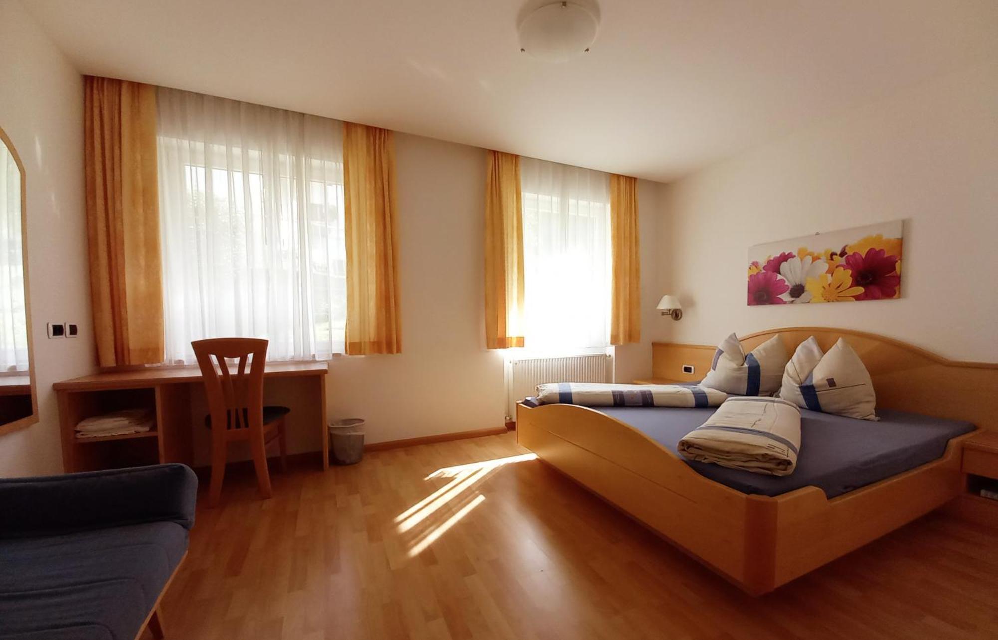 Hotel Garni Gruener Baum Laives Exterior foto