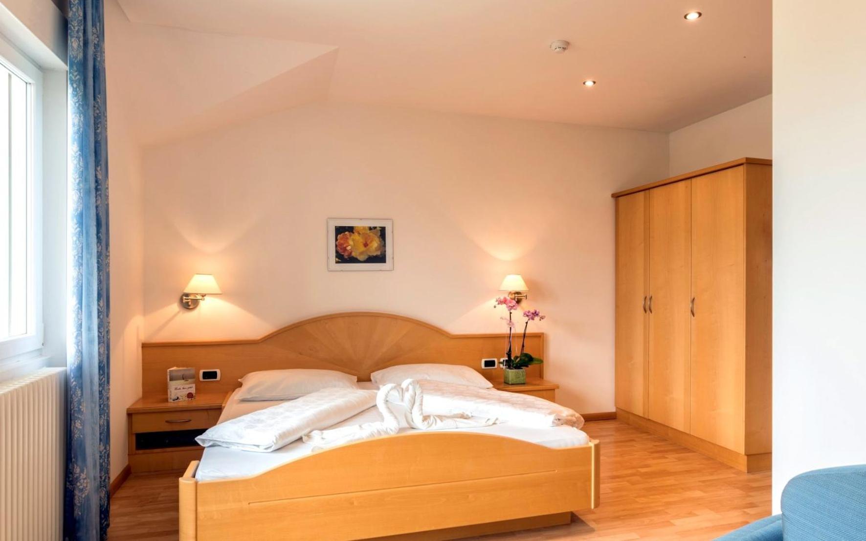 Hotel Garni Gruener Baum Laives Exterior foto