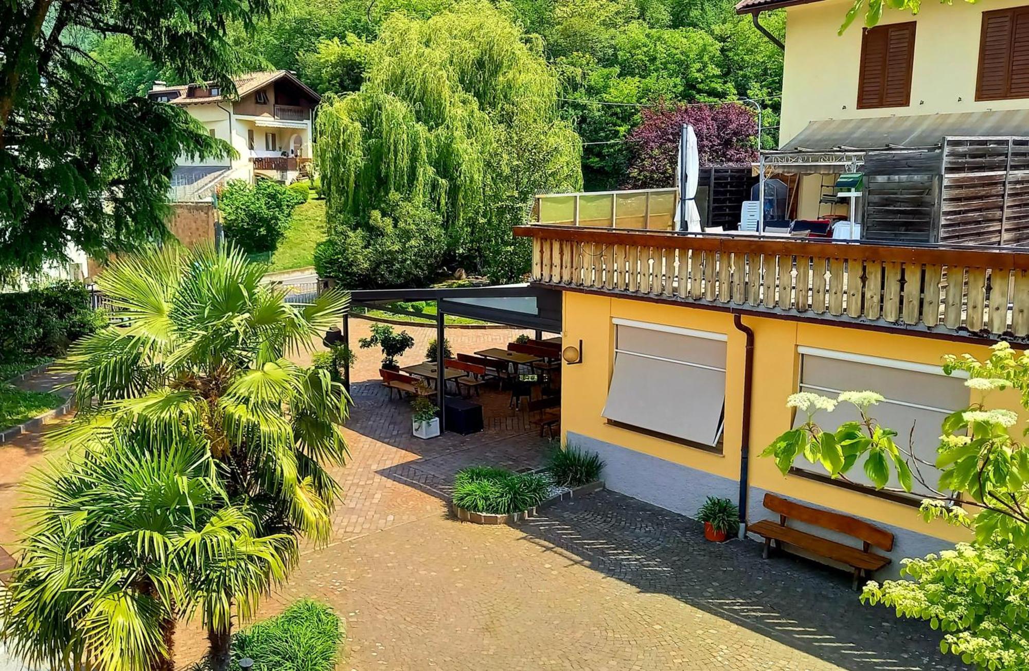 Hotel Garni Gruener Baum Laives Exterior foto