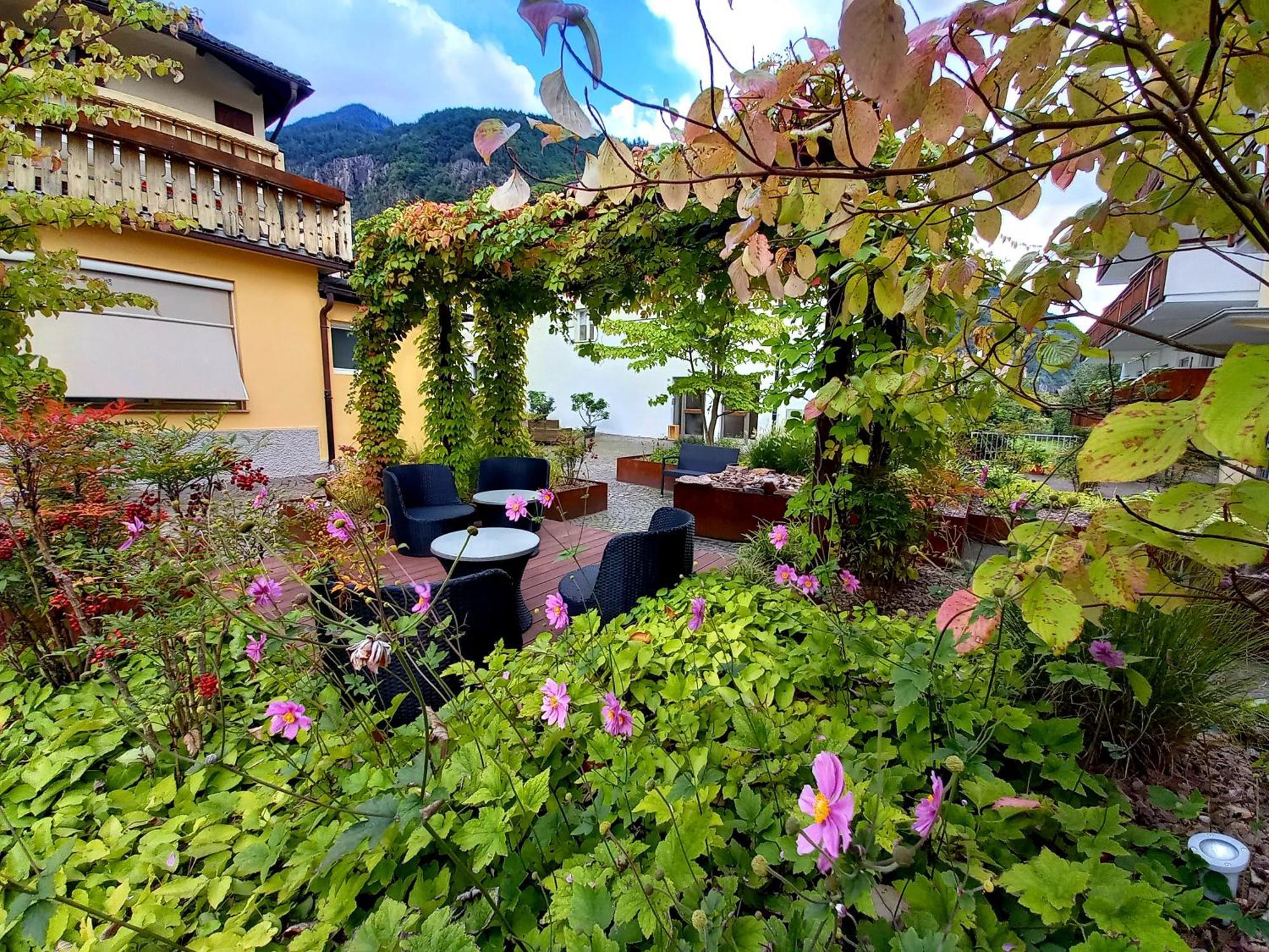 Hotel Garni Gruener Baum Laives Exterior foto