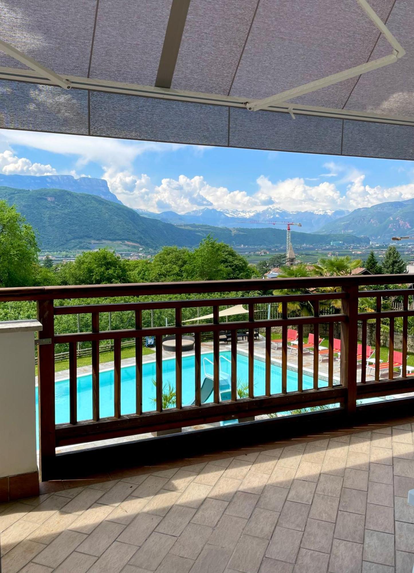 Hotel Garni Gruener Baum Laives Exterior foto